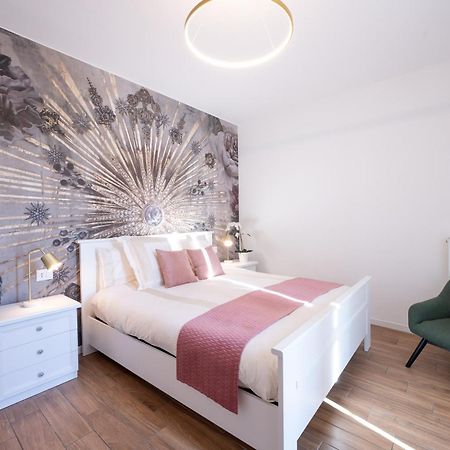 Lora Diamond Suite ,Free Parking, Self Check In,3 Como Kültér fotó