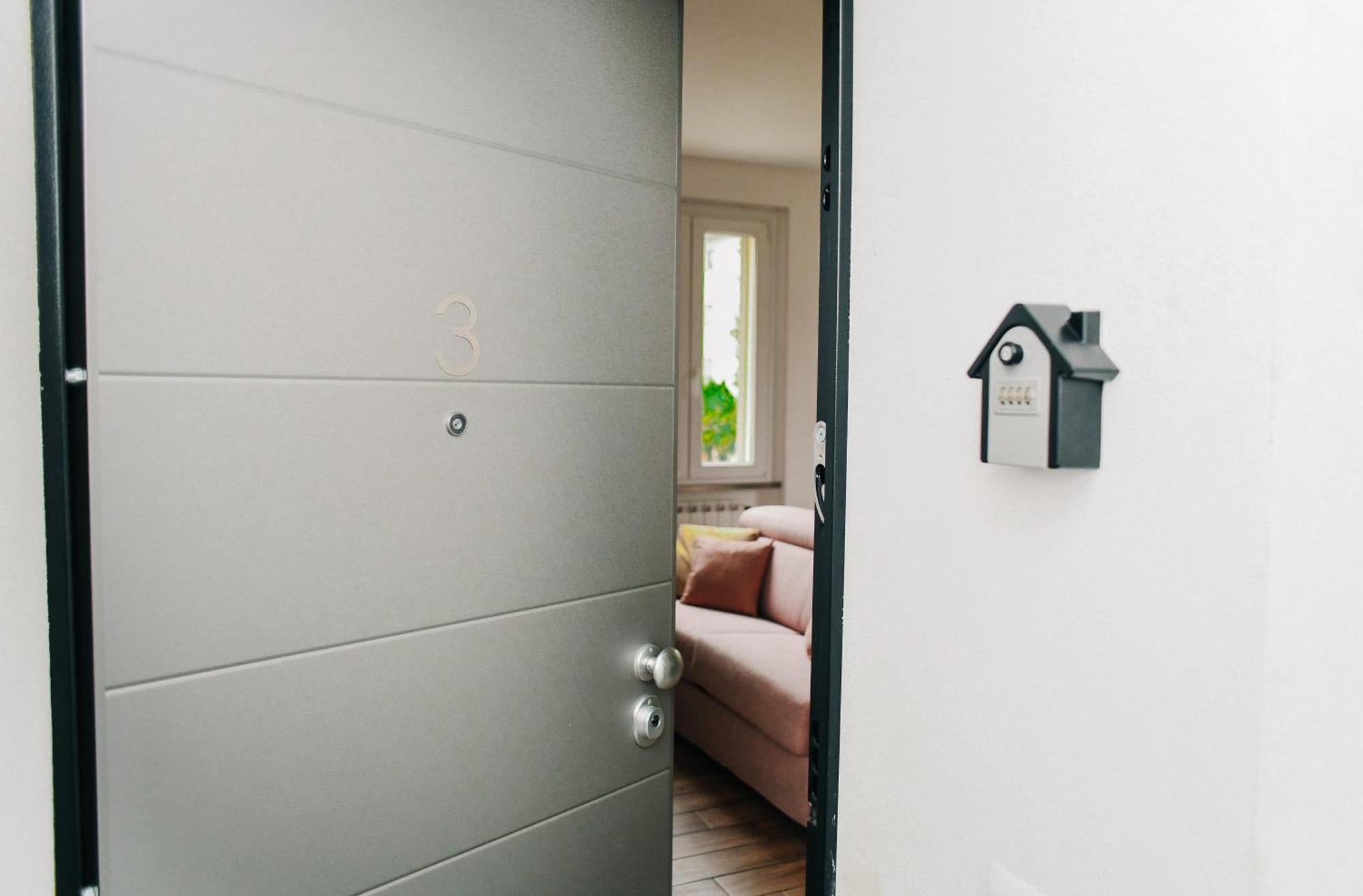Lora Diamond Suite ,Free Parking, Self Check In,3 Como Kültér fotó