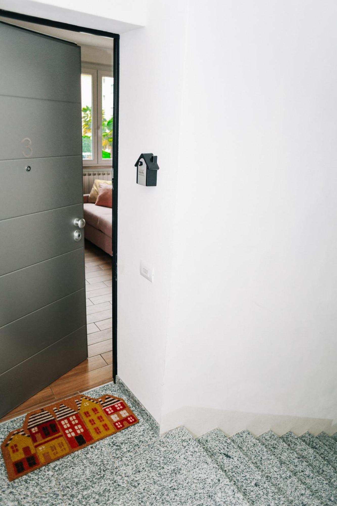 Lora Diamond Suite ,Free Parking, Self Check In,3 Como Kültér fotó