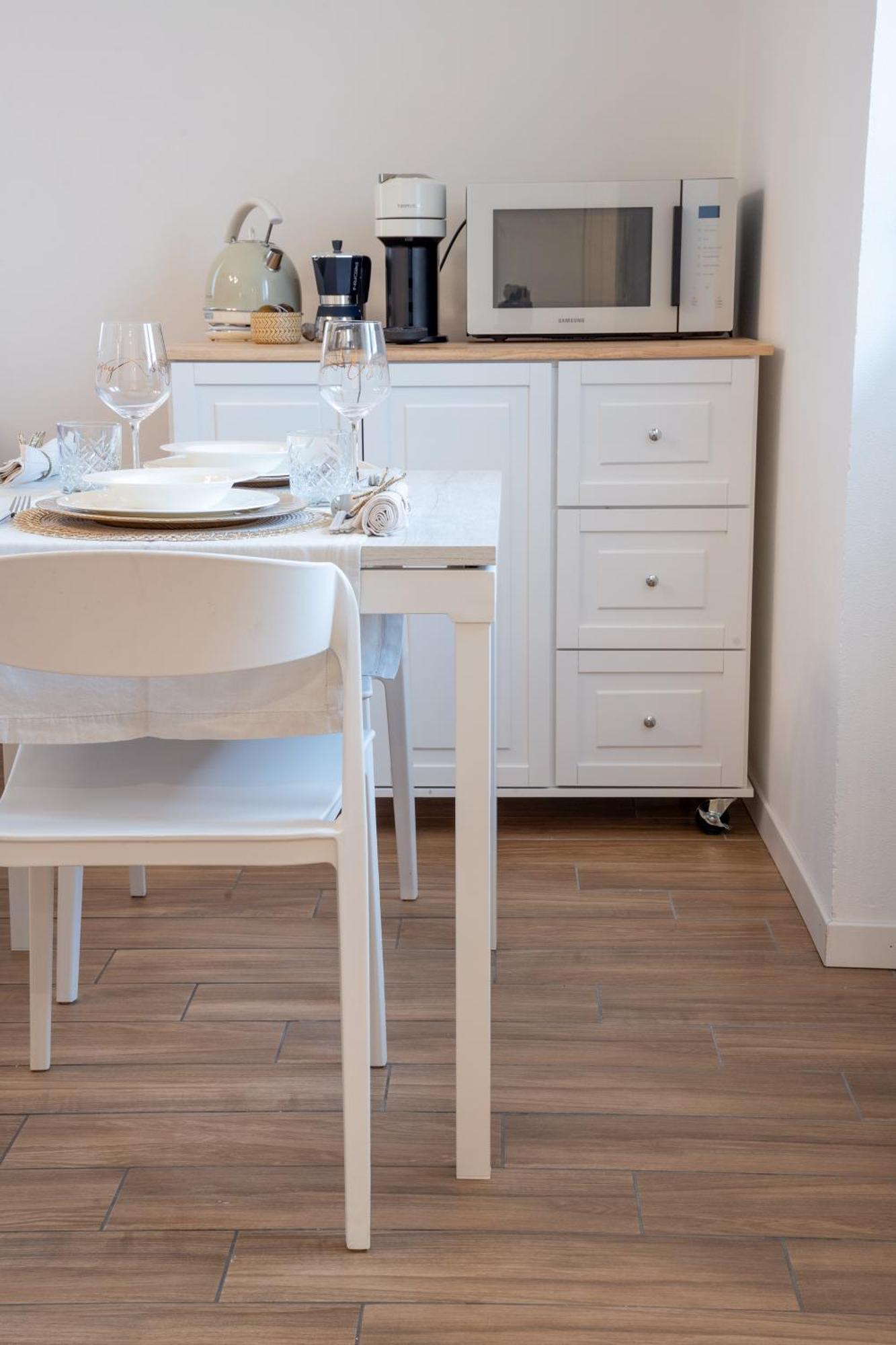 Lora Diamond Suite ,Free Parking, Self Check In,3 Como Kültér fotó
