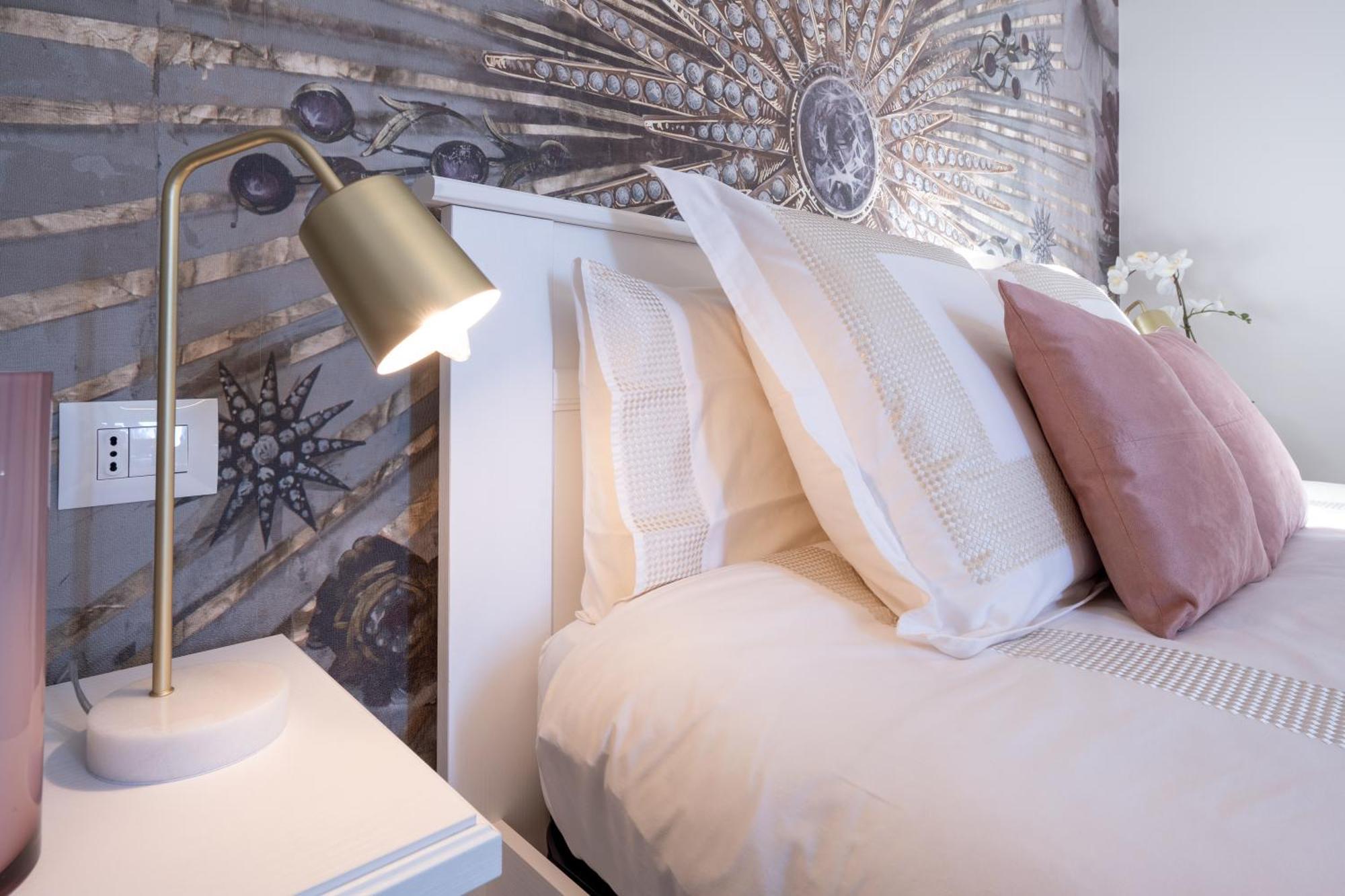 Lora Diamond Suite ,Free Parking, Self Check In,3 Como Kültér fotó