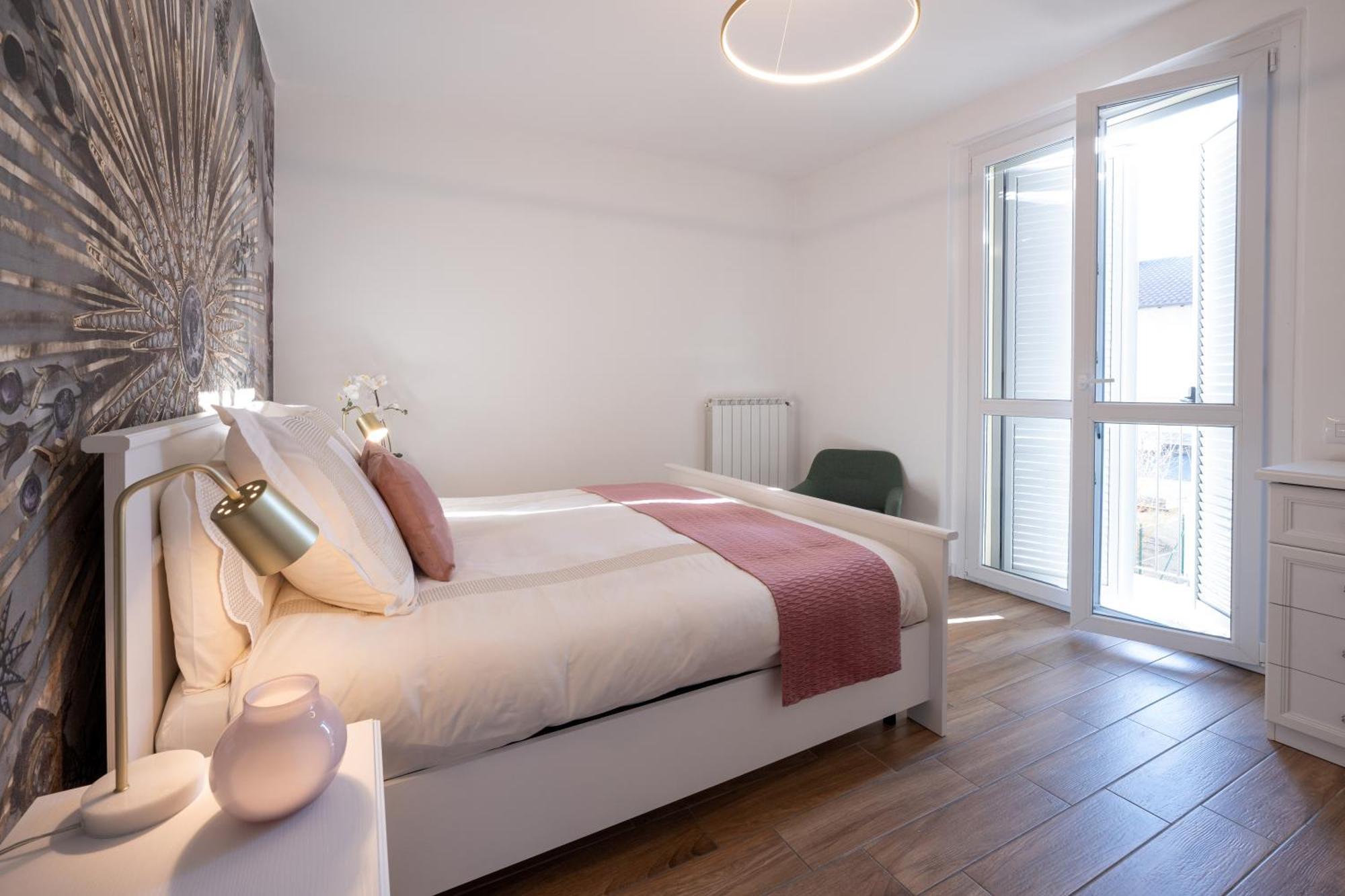 Lora Diamond Suite ,Free Parking, Self Check In,3 Como Kültér fotó