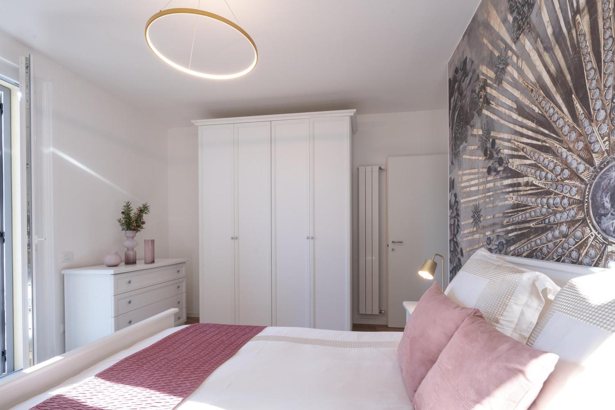 Lora Diamond Suite ,Free Parking, Self Check In,3 Como Kültér fotó