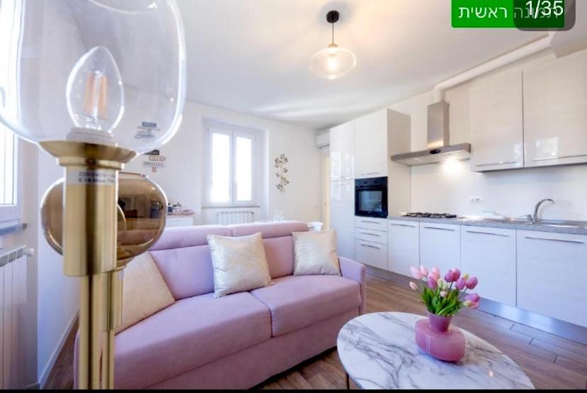Lora Diamond Suite ,Free Parking, Self Check In,3 Como Kültér fotó